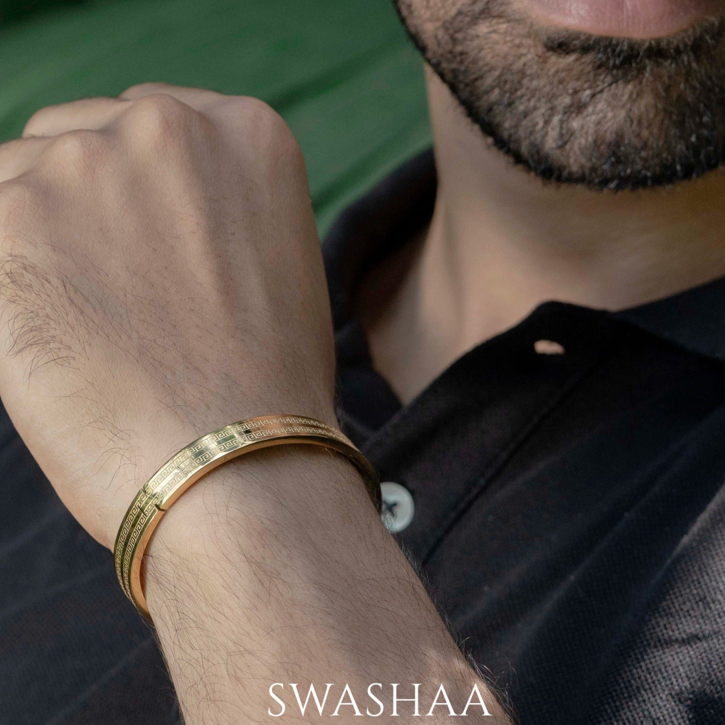 This Mens Kada will give you a bold and masculine look, perfect for any  occasion. This bracele… | Mens gold jewelry, Mens gold bracelets, Mens  bracelet gold jewelry